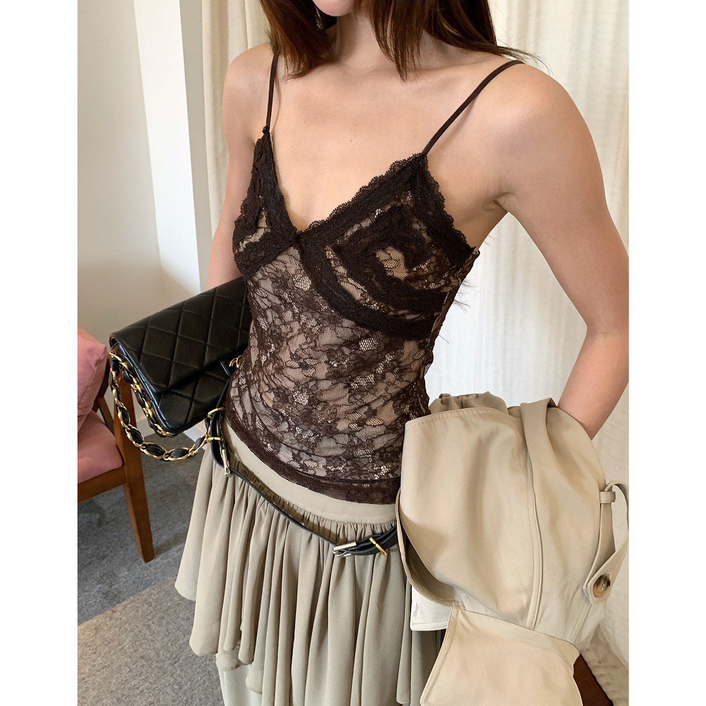 马儿MAR Французский кружевной топ на бретелях с V-образным вырезом для женщин