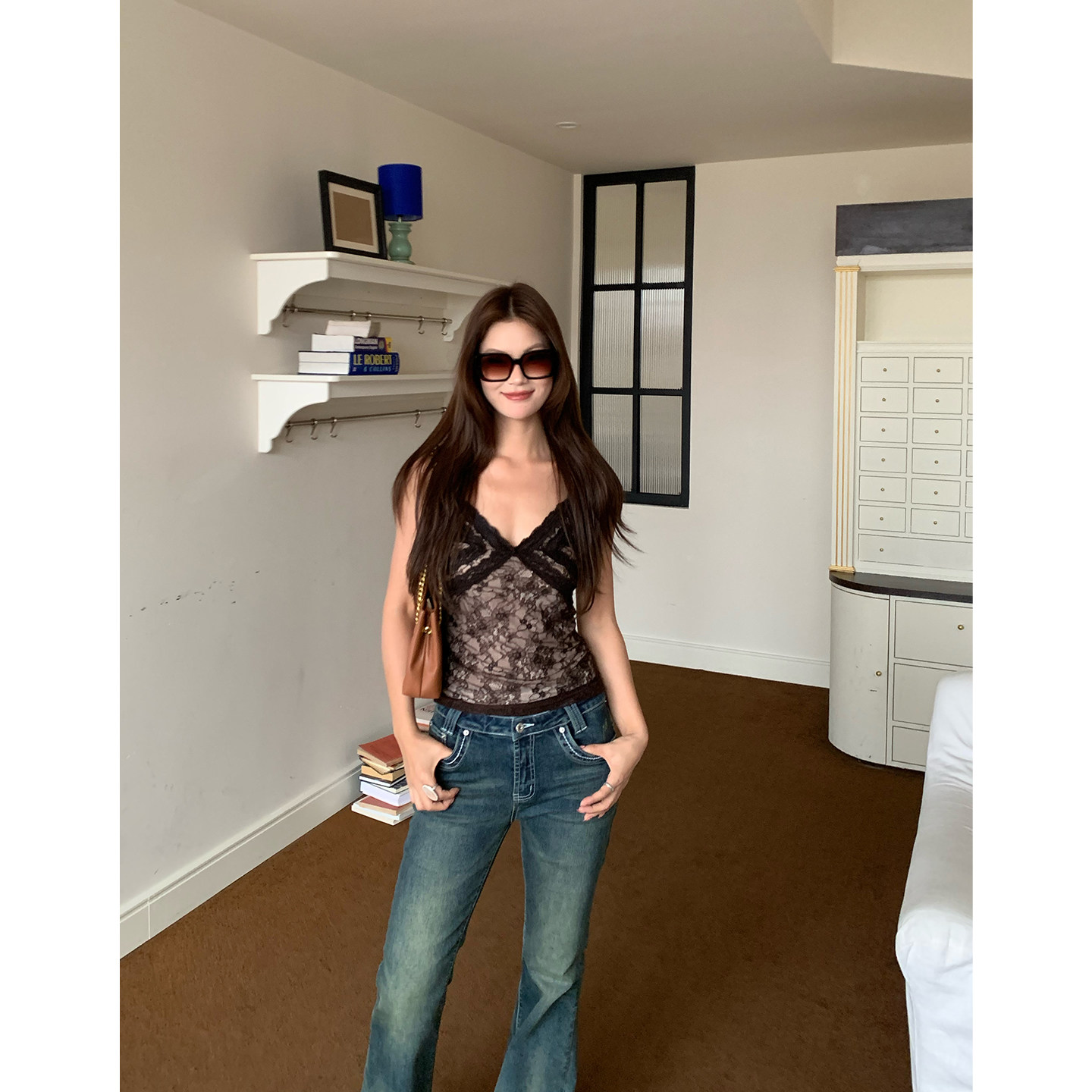 马儿MAR Французский кружевной топ на бретелях с V-образным вырезом для женщин