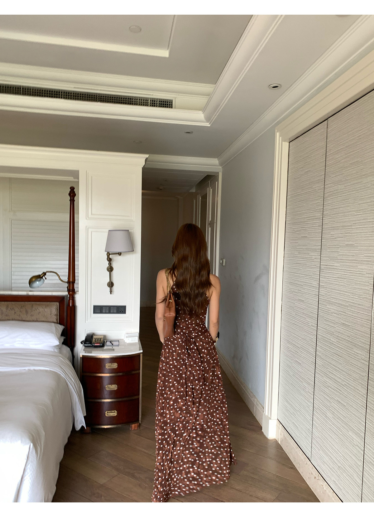 马儿MAR винтажное платье с V-образным вырезом и фактурным жаккардовым узором в горошек без рукавов летнее длинное