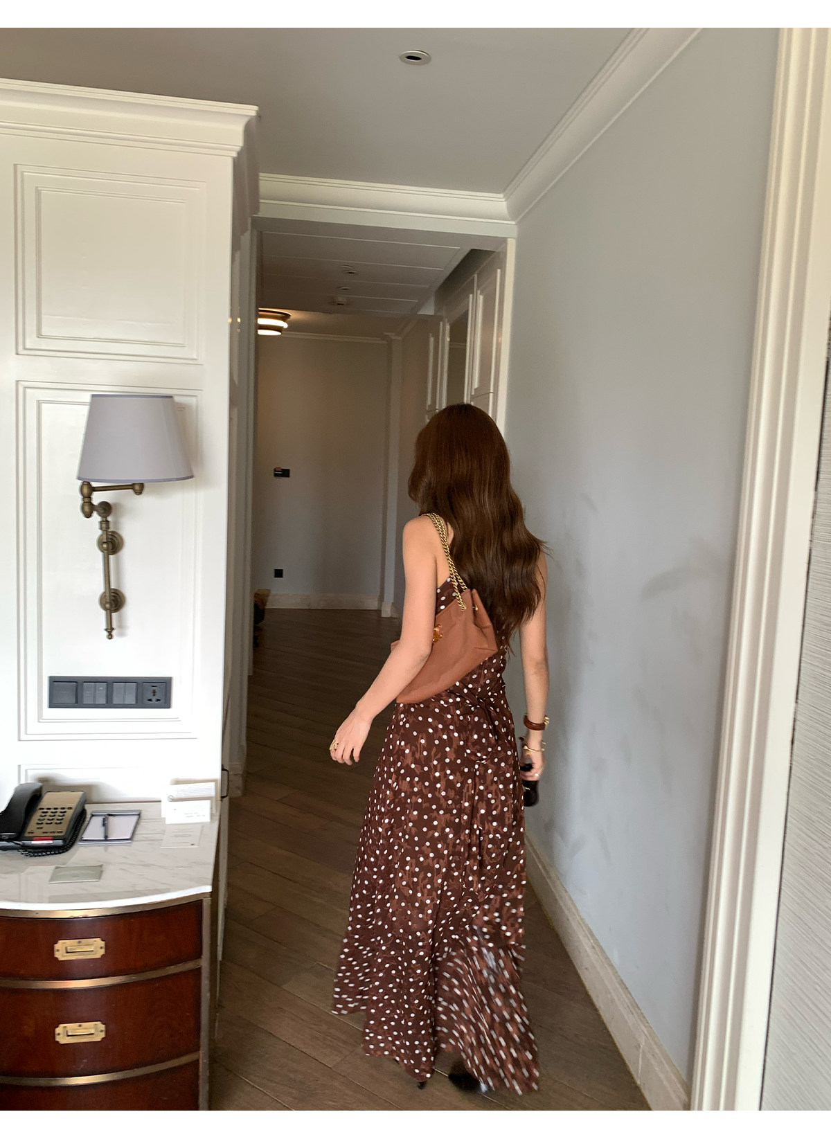 马儿MAR винтажное платье с V-образным вырезом и фактурным жаккардовым узором в горошек без рукавов летнее длинное