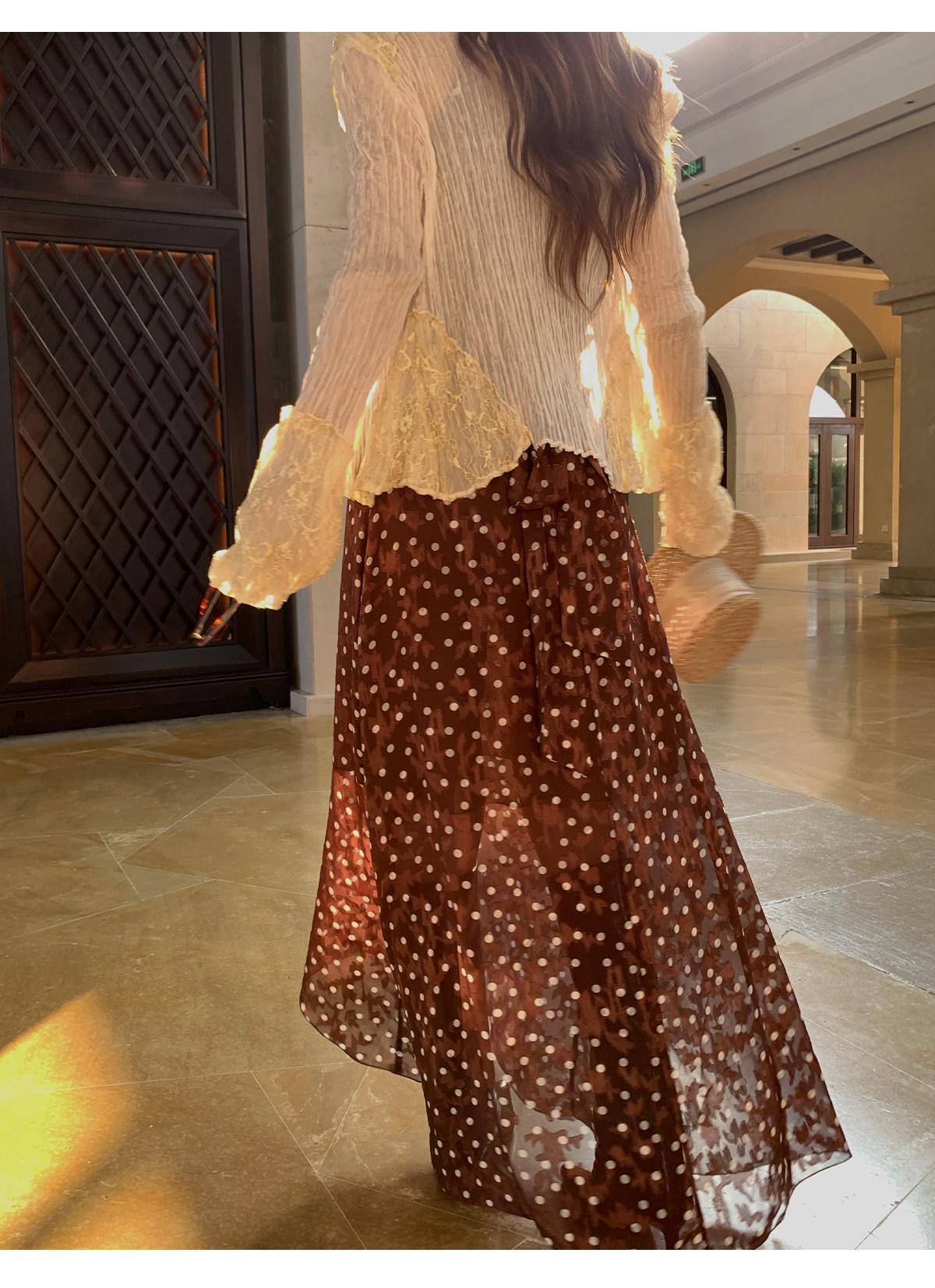 马儿MAR винтажное платье с V-образным вырезом и фактурным жаккардовым узором в горошек без рукавов летнее длинное