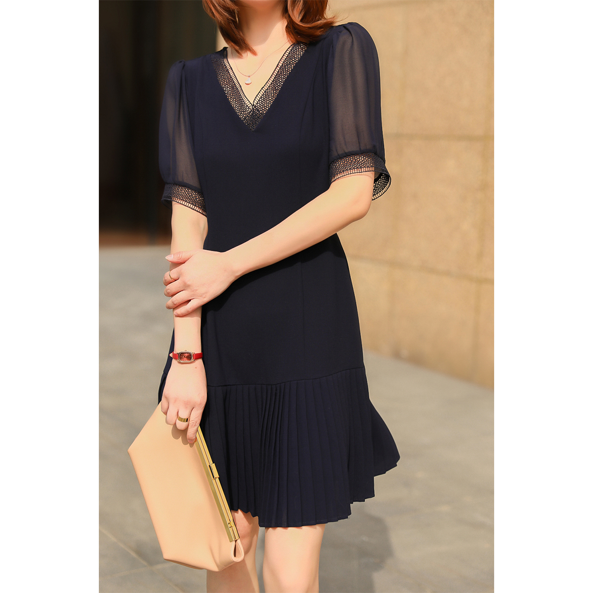 Hollowed-out lace V collar refined woman B preparation 2023 Summer new temperament collection waist display slim netting dress dress-Taobao