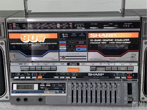 Вторая -ручная электроника Sharp Sharp Sharp's GF888, включающая функцию машины, включающая машину ..