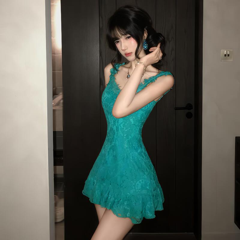 French-Style Vintage Lace Sexy V-Neck Spaghetti Strap Dress for Women, 2026 Summer New Slim-Fit Waist-Cinching Bodycon Mature Style
