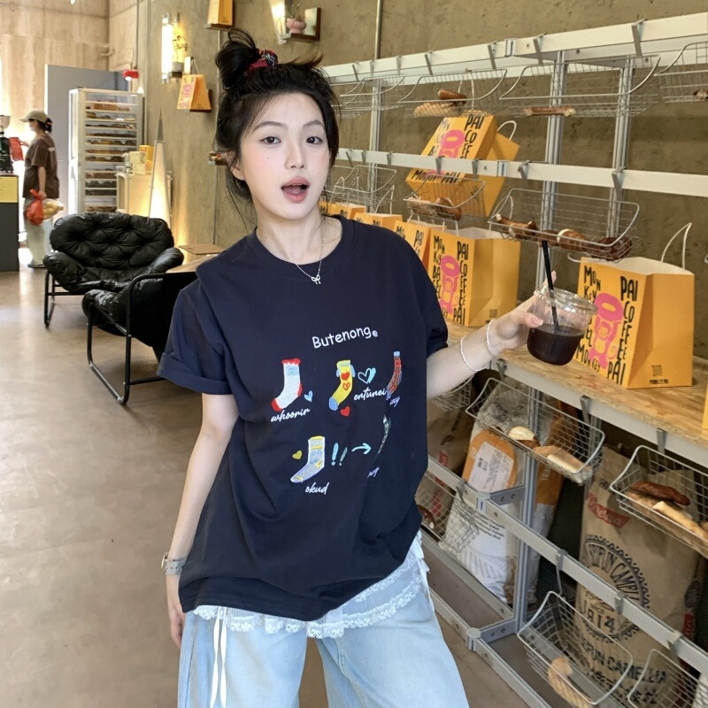 College Style Navy Blue Socks Printed T-Shirt for Women, Summer Loose Round Neck Pullover, Age-Reducing Versatile White Top