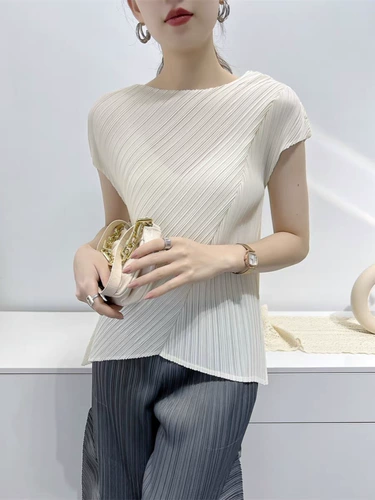 Иссей Мияке Три дома выигрывает лучшие женщины -женщины нерегулярная женская одежда с коротким рукавом