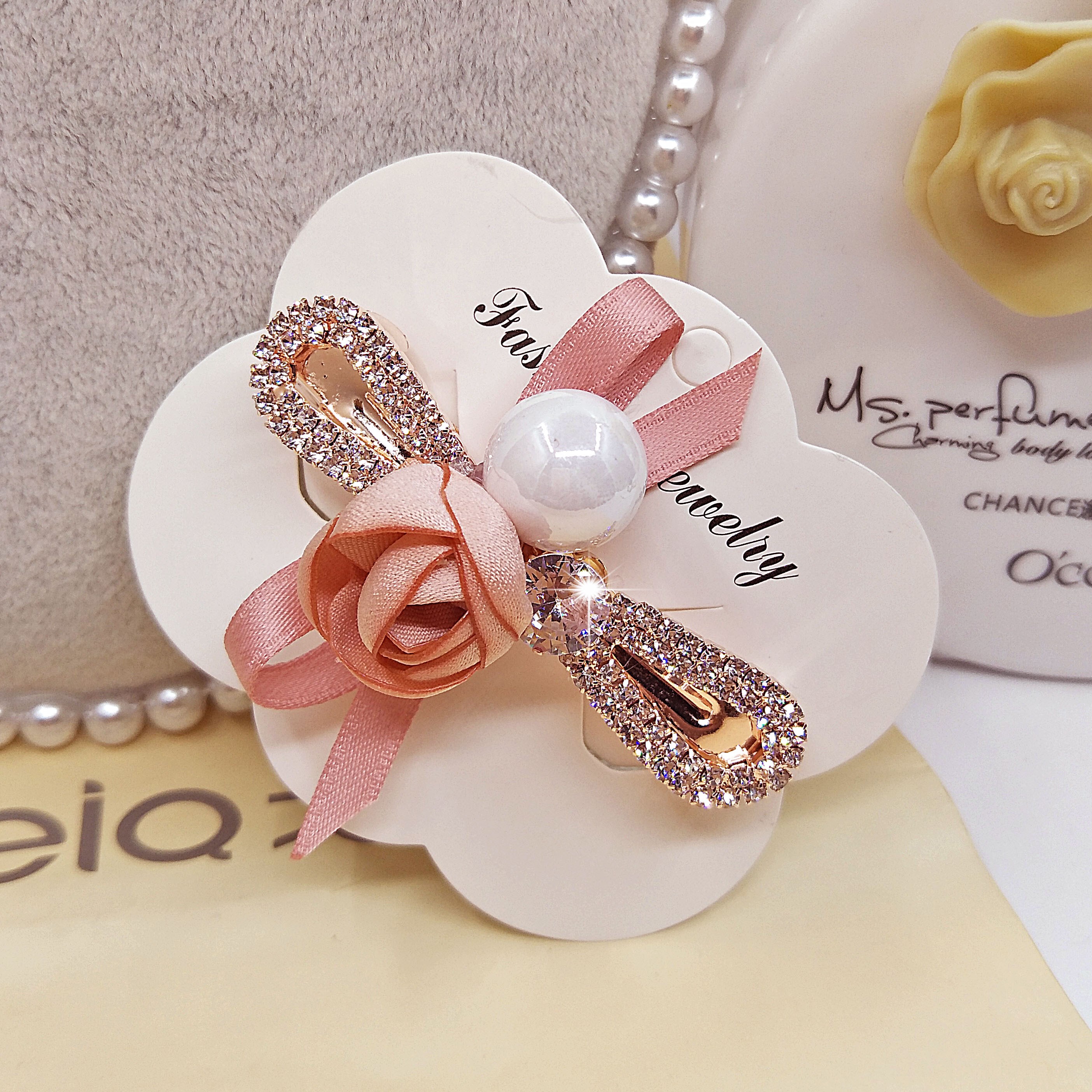 images 0:Butterfly Bolt hairpinch Pearl Haircard Han Downtress Water Drill Tops Flower Spring Clip Flavored Pinch Duck Platter