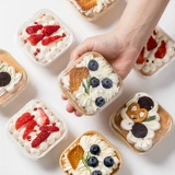 Квадратный пирог бумажный чашка, покрытая пленочной бумагой, одноразовая выпечка закуски, послеобеденный чай высокий температура