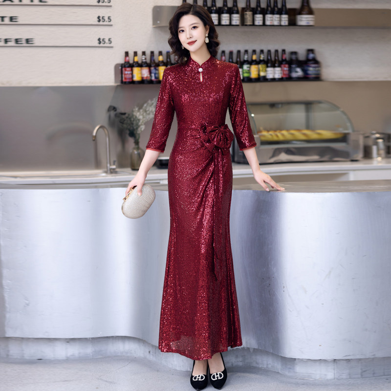 High-end qipao evening gown for the mother of the bride, a chic and glamorous fishtail High-end qipao evening gown for the mother of the bride, a chic and glamorous fishtail