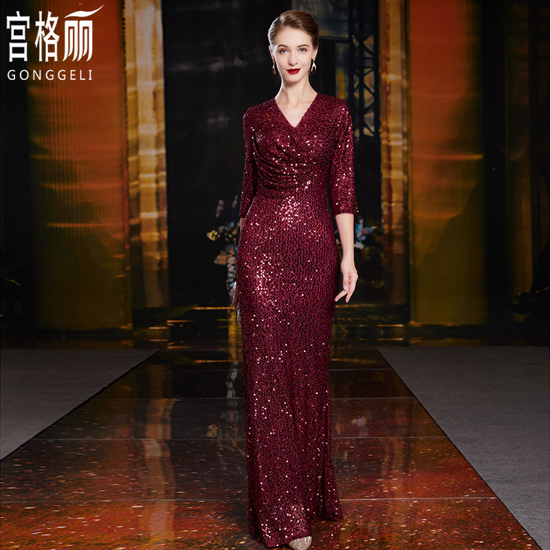 Mother's Elegant New Dress for Attending a Wedding, Stylish and Youthful, Suitable for Mother-In-Law, Burgundy Slim-Fit Dress Mother's Elegant New Dress for Attending a Wedding, Stylish and Youthful, Suitable for Mother-In-Law, Burgundy Slim-Fit Dress