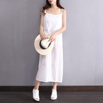 A black halter dress as the base layer, paired with a fairy dress for a fresh summer look, a long skirt for a literary style, and a tank top dress for a spring look