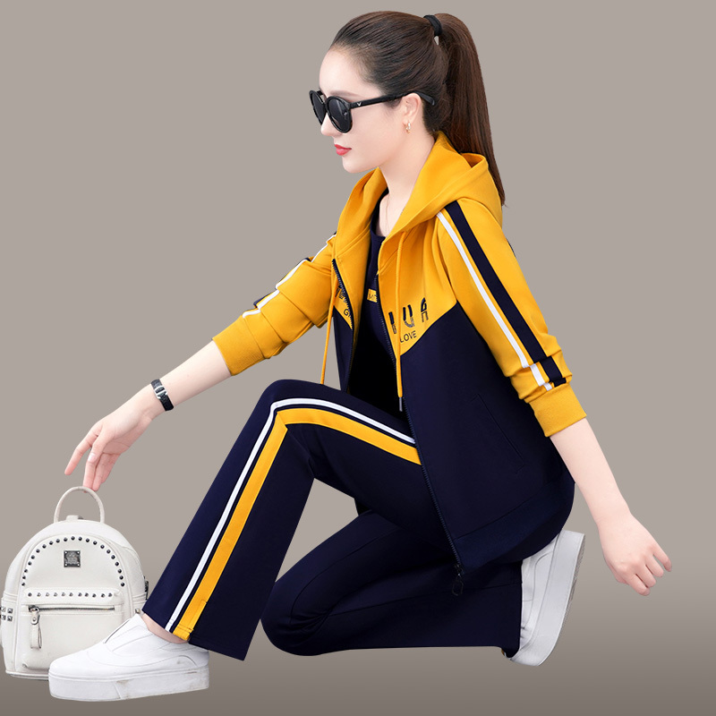 2026 New Sportswear Suit for Women, Spring and Autumn, Middle-Aged Mothers, Hooded Loose Sweatshirt and Sweatpants, Casual Wear Three-Piece Set