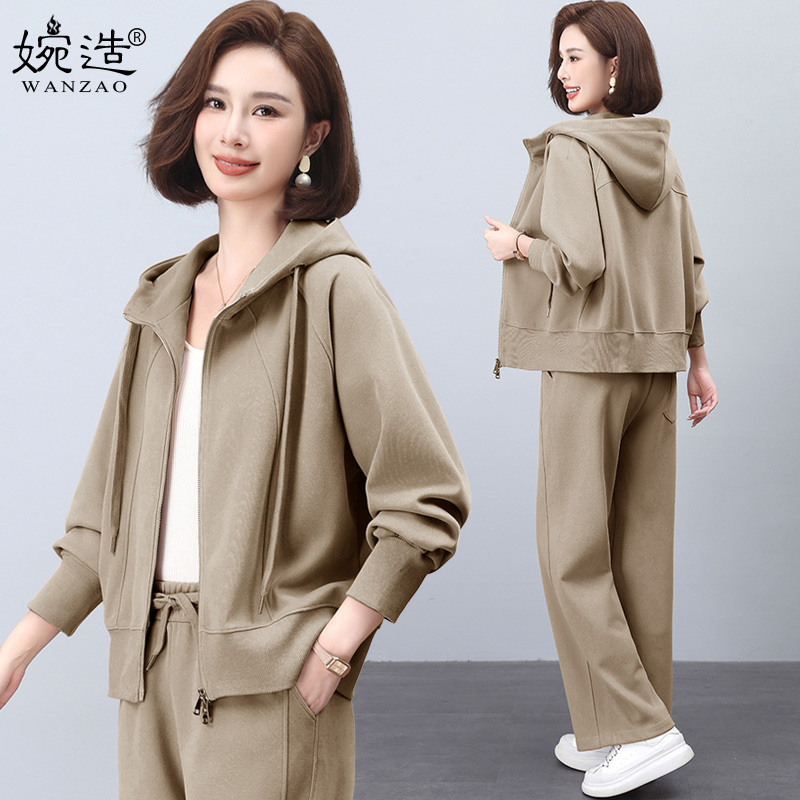 Fashionable Sports Suit for Women, New Spring and Autumn Style, Stylish and Age-Reducing, Casual and Loose-Fitting, High-End Two-Piece Set for Middle-Aged Mothers