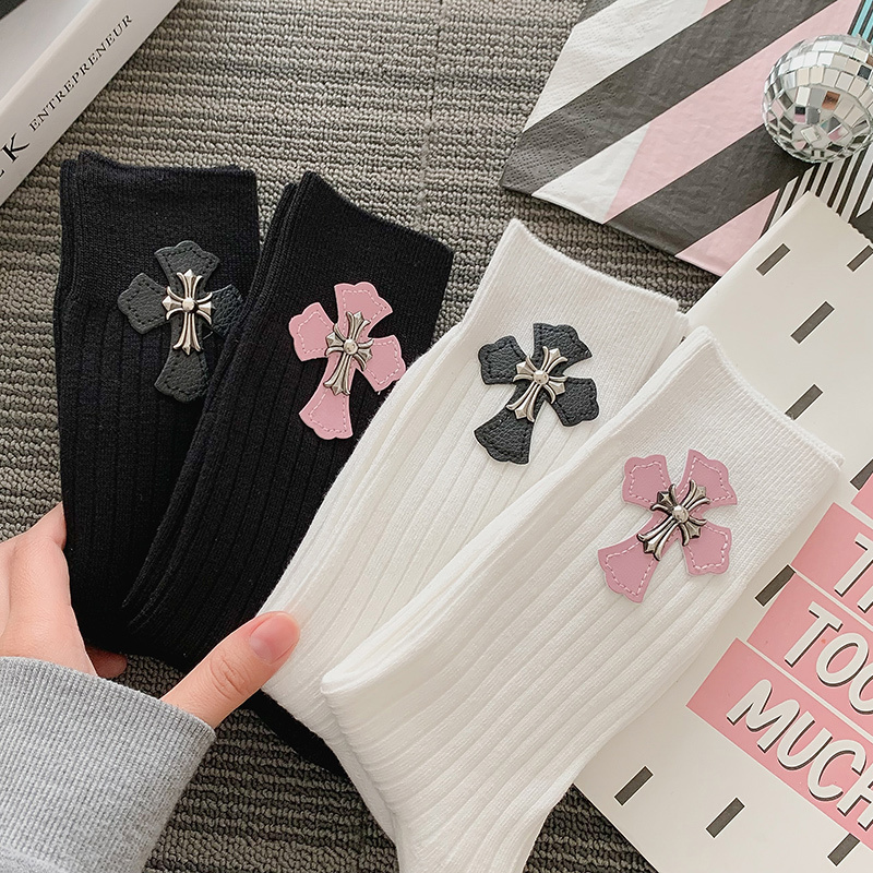 Black and White Socks for Women, Spring and Autumn, Pure Cotton, Heart-Shaped Leather Label, Mid-Calf Socks, Korean Ins Trend, Internet Celebrity Style, Stylish Long Socks