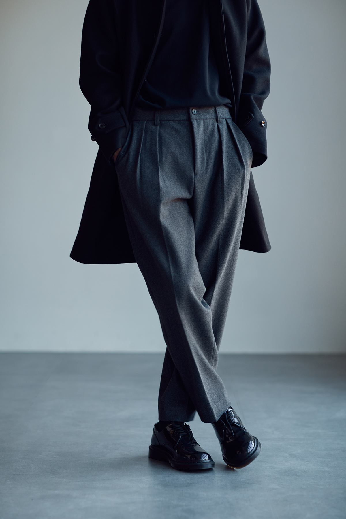 Urgent need to warm up HUMANIMAL 20AW] Japan imports heavy pound beautiful nowool fabric casual long Western pants