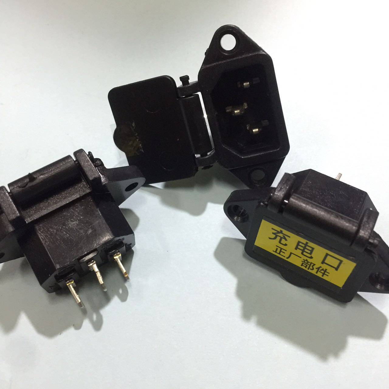 Electric car charging socket with lid splash tricycle charging port electric car product socket 2 copper feet