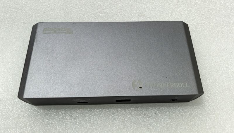 Plugable Tbt3-Udc1 Usb-C Thunderbolt 3 Supports Dual 4K Gigabit Lan and Supports Mac Docking Stations