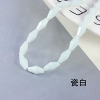 Около 68 фарфоровых белых 4х8 мм