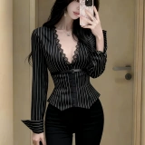 Невероятно красивая рубашка в стиле зрелой секретарши в контрастную полоску с v-образным вырезом, кружевная лоскутная рубашка на талии и ремешок для шарфа на талии