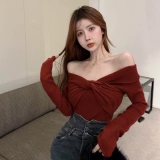 Трикотажный весенний свитер, приятный телу лонгслив, открытые плечи, изысканный стиль