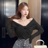 Трикотажный весенний свитер, приятный телу лонгслив, открытые плечи, изысканный стиль