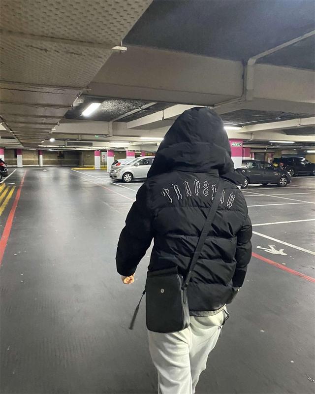 Trapstar Hooded Cotton Jacket with Embroidered Letter Logo, American Trendy Brand t Badge, Winter Cotton Coat for Men and Women