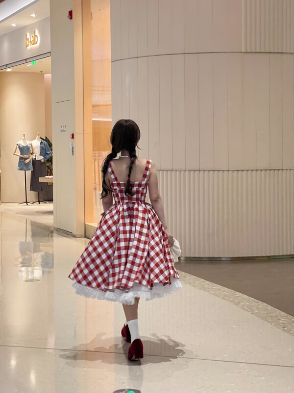 【In Stock】Red Plaid Picnic Vintage Dress with Waist-Cinching and Flared Skirt