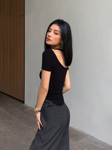 Черная дизайнерская летняя приталенная футболка с коротким рукавом, в обтяжку, тренд сезона, на шнурках