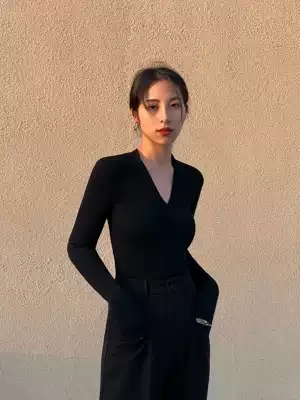 HUYIFAN black long sleeve T-shirt female 2021 Autumn New slim slim joker inside with solid color v collar base shirt