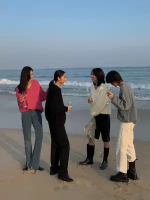 HUYIFAN black V-neck sweater women's 2021 Autumn New loose long sleeve Joker base pullover sweater