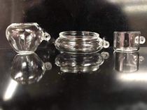 The three-piece set of single-ear glass bird food tanks for white-eyed birds effectively prevents the addition of water and the start of food.