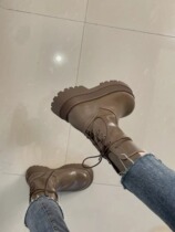 About me showing off a pair of autumn and winter boots great for increasing my height~