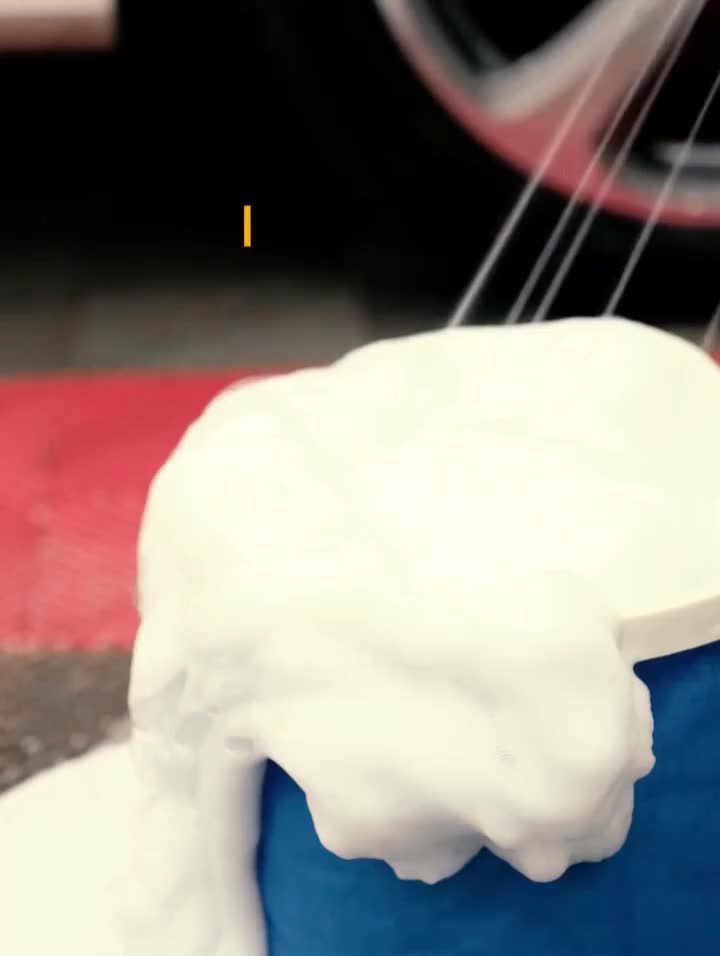 Paint removal stains Car wash white car scale scale cleaner car wash liquid to remove black spots car use does not hurt hands