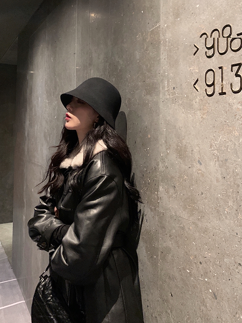 Fur coat women's 2022 winter new style plus velvet waist slimming all-match lapel motorcycle leather jacket trendy