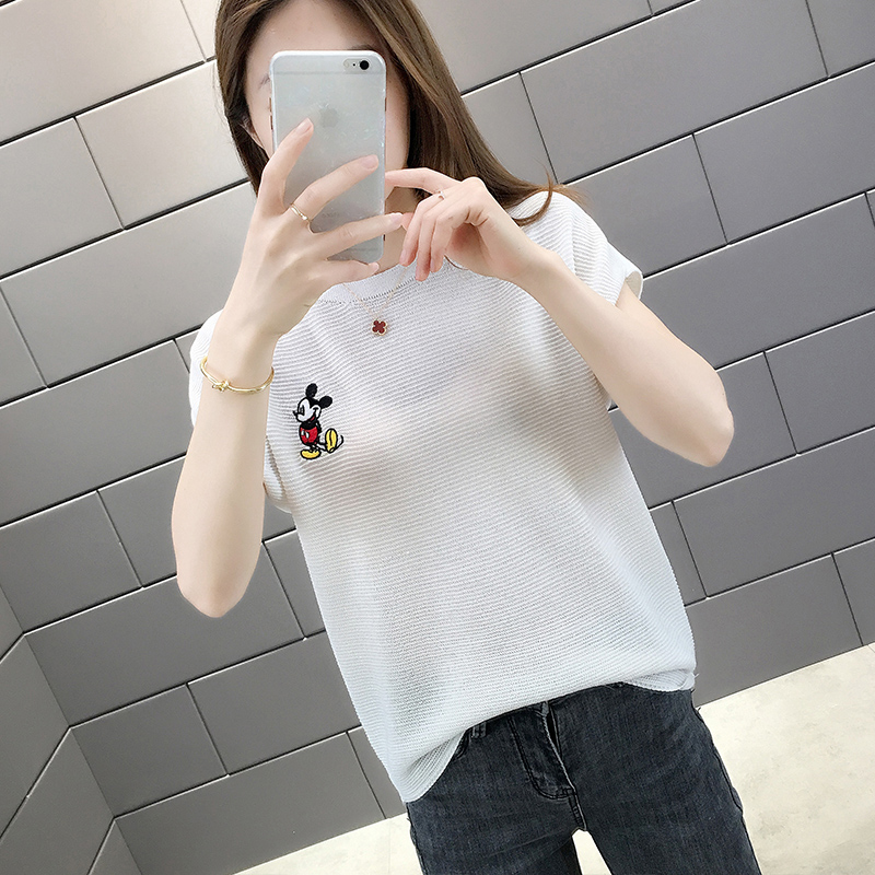 Trắng ngắn tay của phụ nữ t-shirt 2020 mới thêu knitshirt mỏng lỏng bên ngoài mặc lụa băng đầu mùa hè áo thun