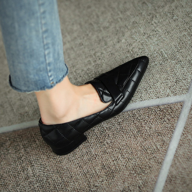 Pointed-toed single shoes women's flat-heeled spring new leather low-top black niche comfortable fashion low-heeled British style leather shoes