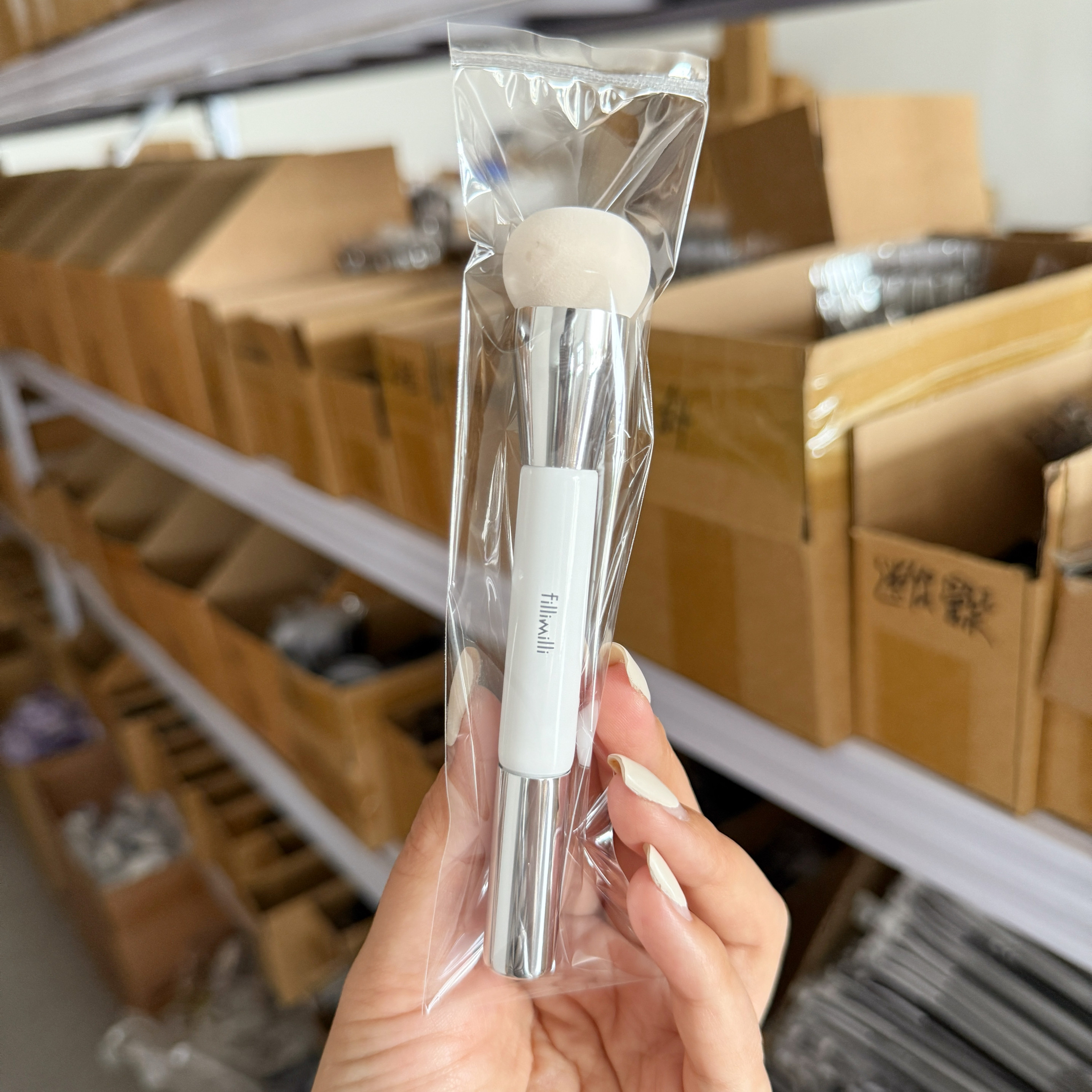 新品测评:FILLIMILLI蘑菇头双头海绵刷,遮瑕腮红一刷搞定!_化妆刷_淘宝美妆网