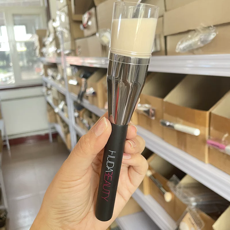 Кисть для основы HudaBeauty для уголка, кисть для макияжа без следов, не впитывает пудру