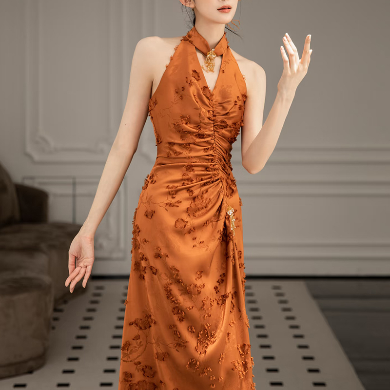 New Chinese-Style Morning Photo Shoot Dress for Female Brides, High-End Retro Style Halter Neck Elegant Sleeveless Orange Dress for Toasting
