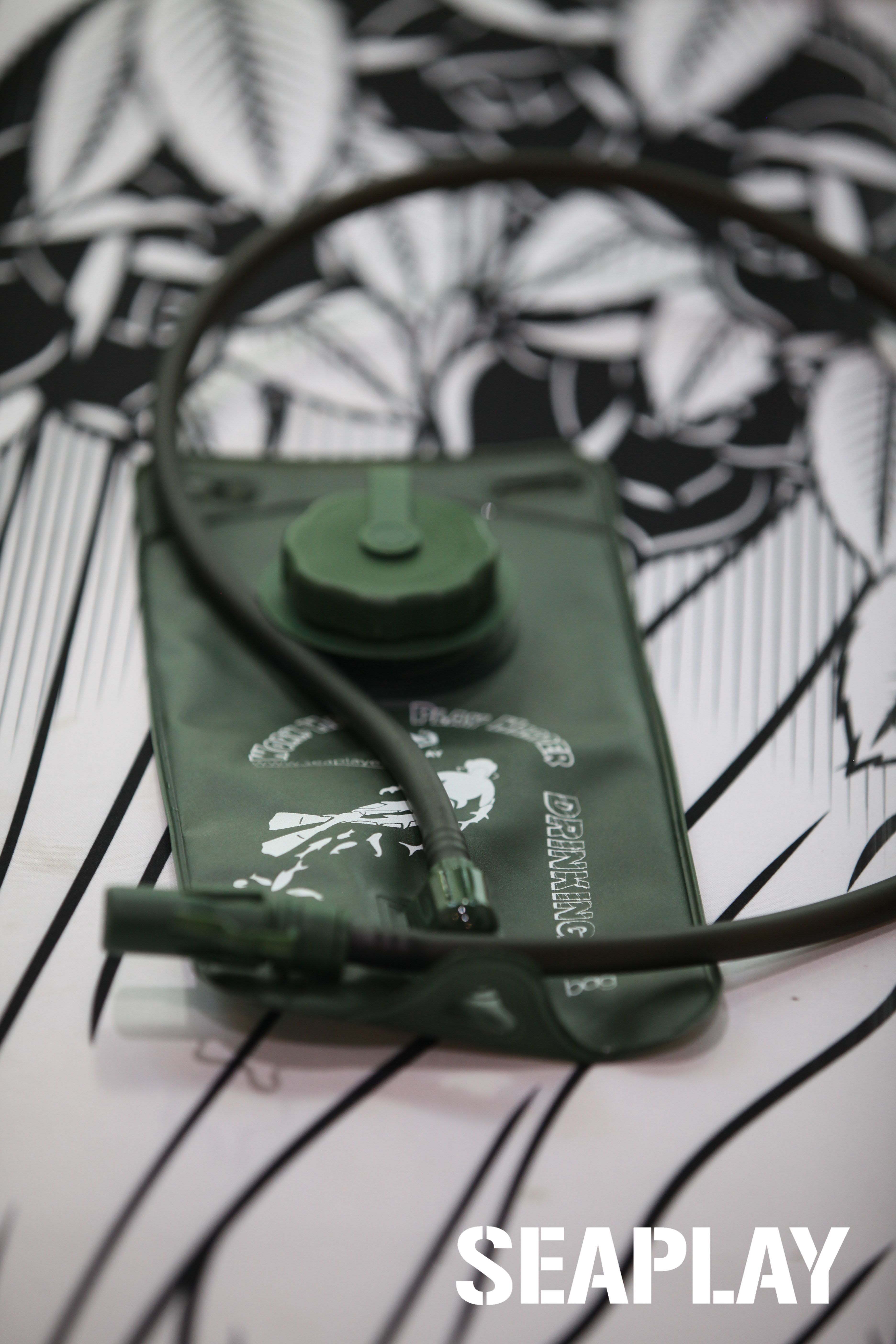 SEAPLAY underwater drinking bag Farewell to thirst diving with a portable 1L drinking water bag with a straw