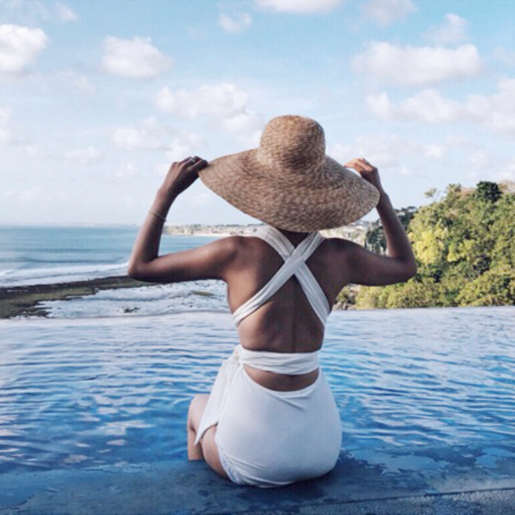 Seaside swimsuit women feel together in the windy white triangle bikini cover with a slim holiday two-piece swimsuit
