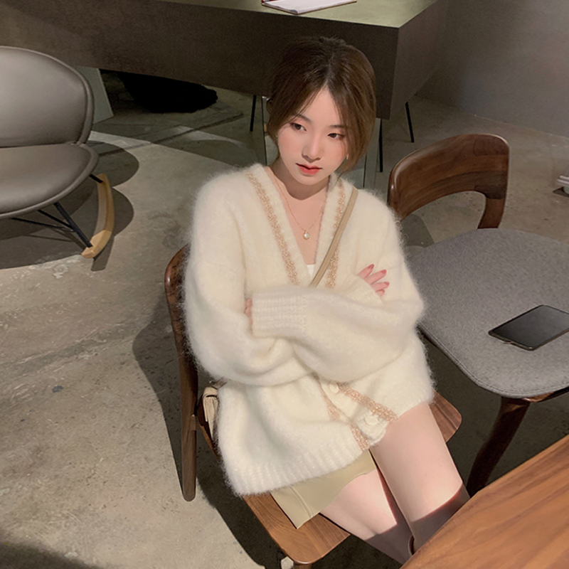 Sweater 2022 new autumn winter v collar lazy wind loose net red sweater coat female knitting tide