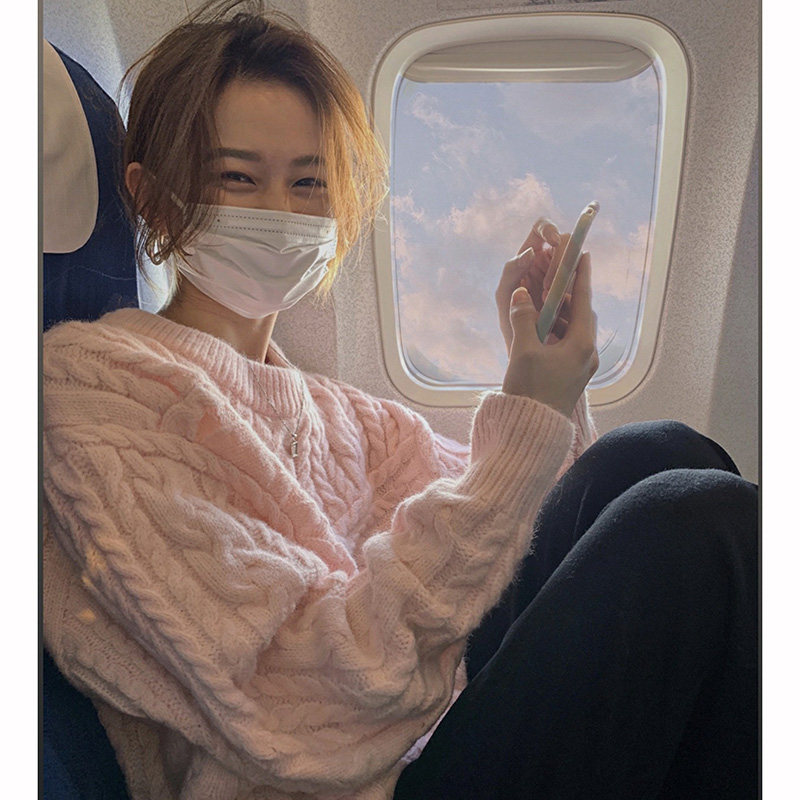 2020 new autumn and winter retro Hong Kong style pullover loose lazy style twist sweater women's loose outerwear with foreign style