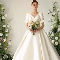 2021 autumn and winter new forest department super fairy satin tail French simple wedding dress V-neck medium short-sleeved bridal main wedding dress