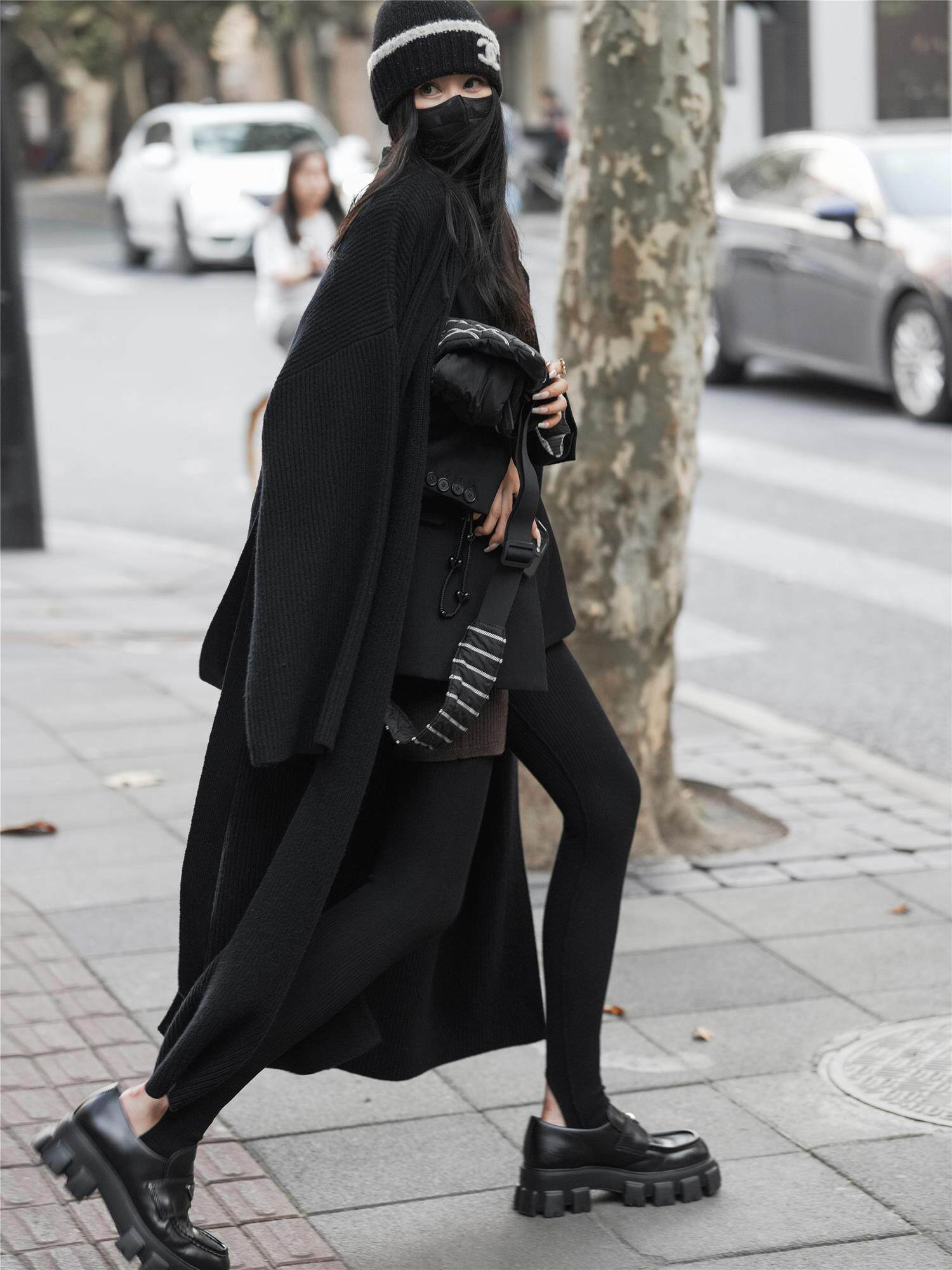 B (2).jpg