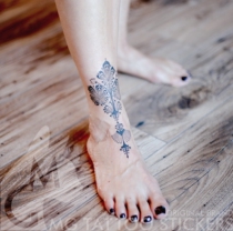 MG TATTOO sticker hand painted TATTOO retro blue and white porcelain black totem feet wrist elegant TATTOO sticker