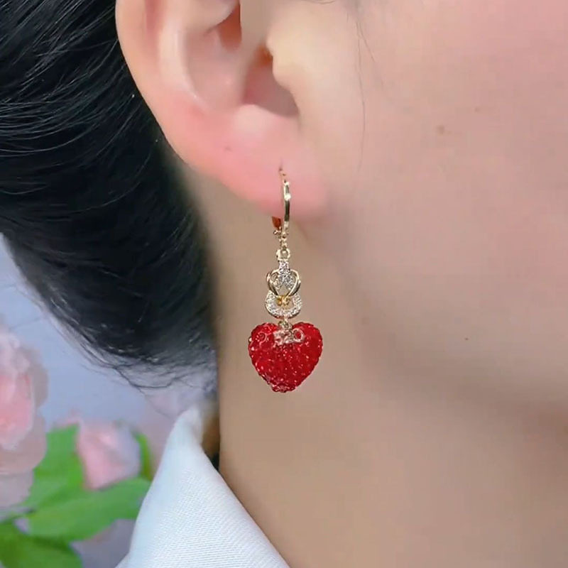 Japanese Premium New Model Ultra-Shiny Red Full Diamond Heart Earrings, Light Luxury, High-End Feel, Niche and Unique Ear Clips, Elegant and High-Class