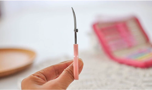 Если перья с вышившими ножницами ручной работы