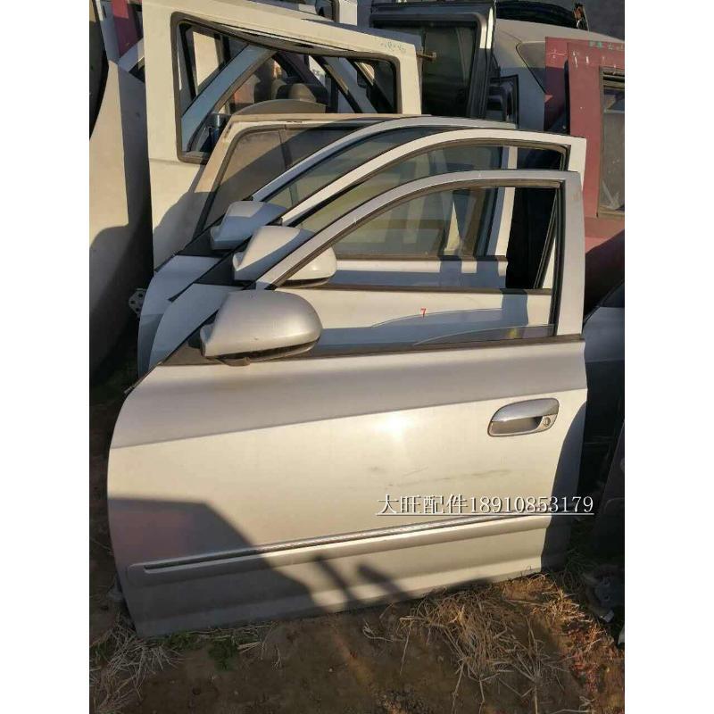 Old Model Hyundai Elantra Left Front Door Driver's Door Assembly