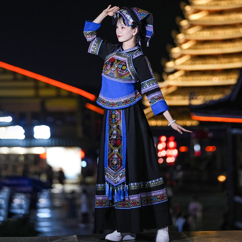 イ族の女性用民族衣装、四川涼山少数民族の新しい衣装、ブイ族とトン族の民族衣装、トーチフェスティバルのダンス衣装